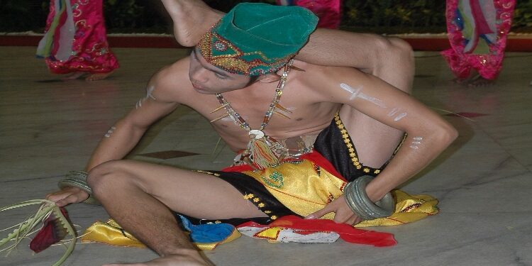 FOTO: MATAKALTENG - Tarian Wadian Bulat asal Barsel merupakan seni dan budaya barsel yang harus terus dilestarikan dan dipromosikan.