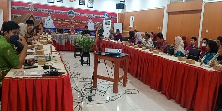 FOTO: MATAKALTENG - Kegiatan Implementasi Nilai – Nilai Moderasi Beragama pada Pendidik, Peserta didik dan Tenaga Kependidikan jenjang SMA, SMK dan SLB se-Kalteng.