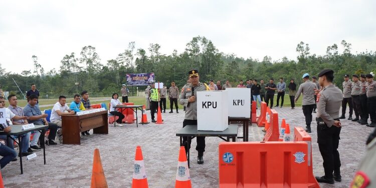 FOTO: HUMAS POLRES GUMAS/MATAKALTENG - Suasana simulasi pengamanan TPS pemilu tahun 2024, yang digelar polres setempat, Jumat, 15 September 2023.