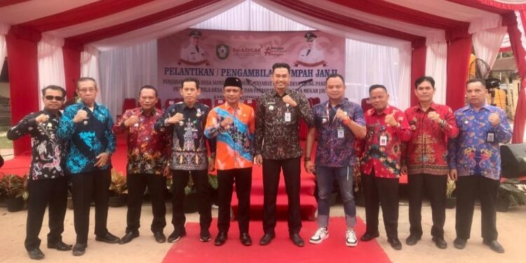 FOTO: IST/MATAKALTENG - Sejumlah Camat di Kotim saat usai mengikuti kegiatan pelantikan Penjabat Kades, belum lama ini.