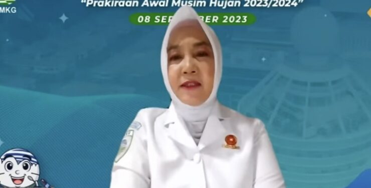 FOTO : DIAN/MATA KALTENG - Kepala BMKG Indonesia, Dwikorita Karnawati saat konferensi pers prakiraan awal musim hujan 2023/2024, Jumat 15 September 2023.