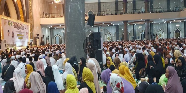 FOTO: MATAKALTENG - Suasana Tabligh Akbar bersama Ustadz Das’ad Latief di Masjid Agung Kubah Kecubung.