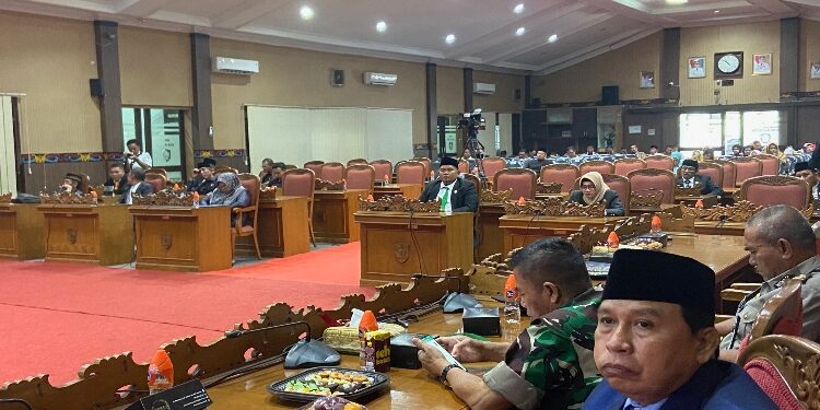 FOTO: DIAN/MATA KALTENG - Rapat paripurna penyampaian jawaban Bupati Kotim atas pandangan fraksi DPRD Kotim, 18 September 2023.