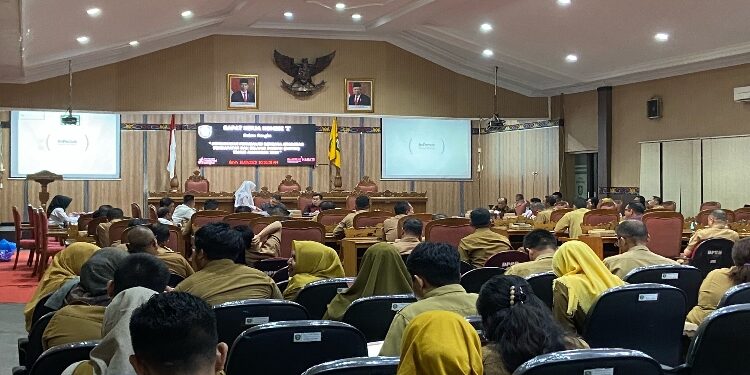 FOTO: DIAN/MATA KALTENG - Rapat kerja Komisi I DPRD Kotim bersama mitra kerja dalam pembahasan APBD Perubahan tahun anggaran 2023, 18 September 2023.