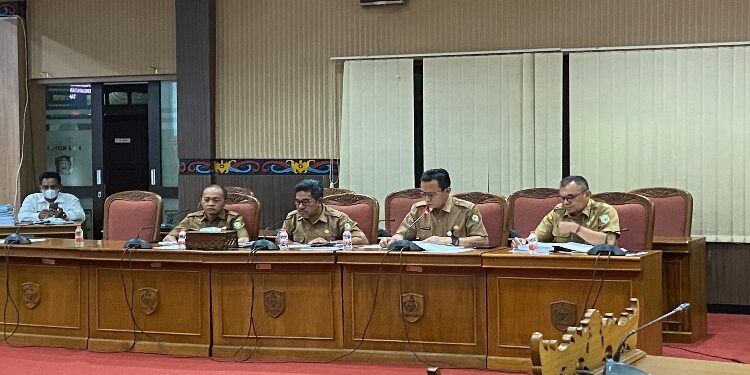FOTO: DIAN/MATA KALTENG - Sekretariat dewan saat menghadiri rapat kerja bersama Komisi I, Senin 18 September 2023.