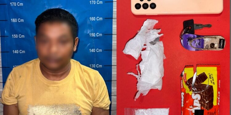 FOTO: MATAKALTENG - Terduga pelaku beserta barang bukti sabu, saat berhasil diamankan polisi.