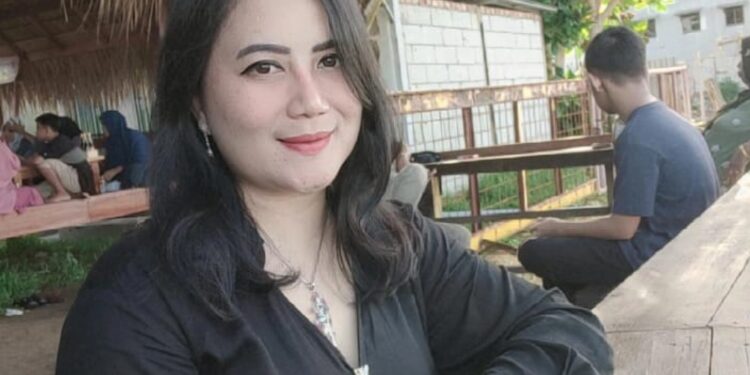 FOTO: MATAKALTENG - Kuasa Hukum Masyarakat Desa Pelantaran, Ornela Monty.