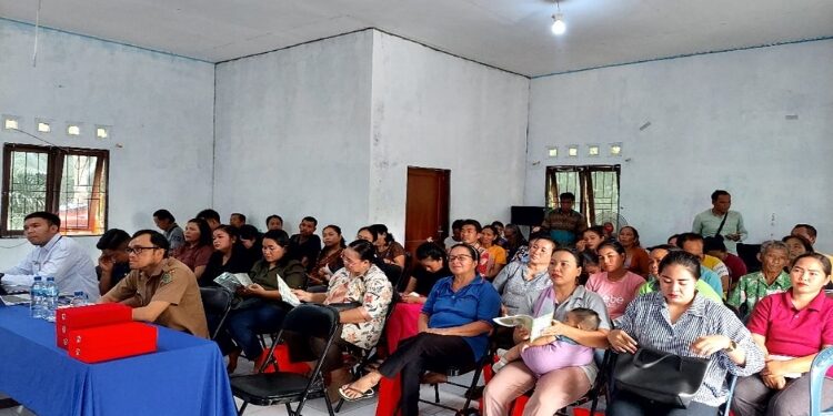 FOTO: IST/MATAKALTENG - Kegiatan edukasi dan sosialisasi Program Desa Ekosistem Keuangan Inklusif (EKI) di Desa Henda Kabupaten Pulang Pisau.