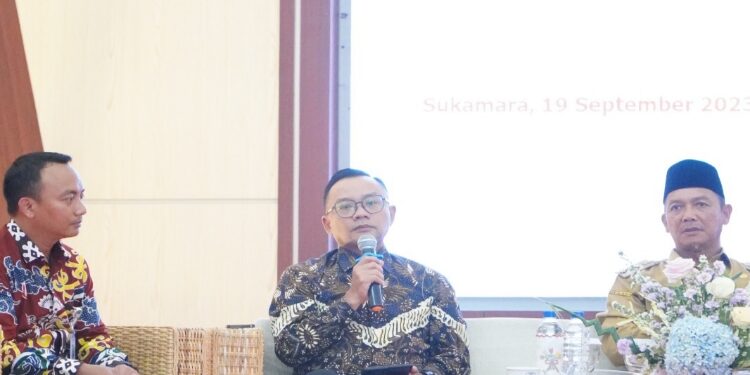 FOTO: MATAKALTENG - Kepala OJK Kalteng, Otto Fitriandy.