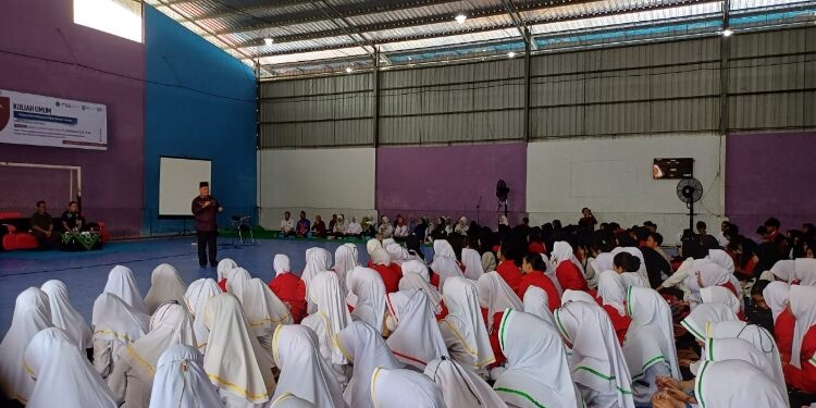 FOTO: DEVIANA/MATAKALTENG - Bupati Kotim Hai saat memberikan kuliah umum di Universitas Muhammaddiyah Sampit, Jumat 22 September 2023.