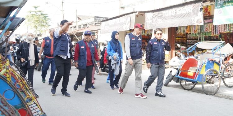 FOTO: OLIVIA/MATAKALTENG - Pemprov Kalteng bersama dengan instansi vertical terkait melakukan pemantauan harga pangan.