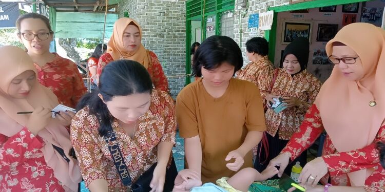 FOTO: MATAKALTENG - DWP Dislutkan melakukan monitoring terhadap perkembangan kelima anak asuh.