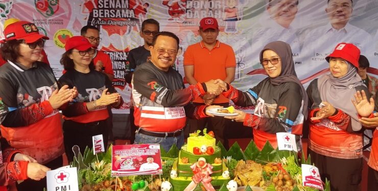 FOTO : OLIVIA/MATAKALTENG - Semarak HUT Ke-78, PMI Kalteng Gelar Senam Bersama, Donor, dan Pemeriksaan Kesehatan Gratis.