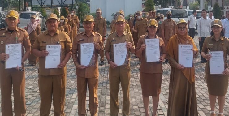FOTO : IST/MATAKALTENG - Penandatanganan Pakta Integritas dan Pengucapan Ikrar Netralitas Pegawai Aparatur Sipil Negara dalam rangka menyambut Pemilu Tahun 2024.