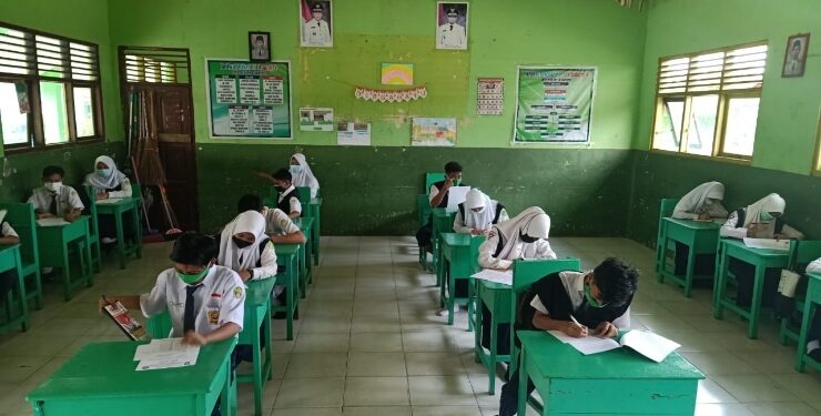 FOTO : DOK/MATA KALTENG - Pembelajaran di SMPN 1 Cempaga Hulu, Kabupaten Kotim.