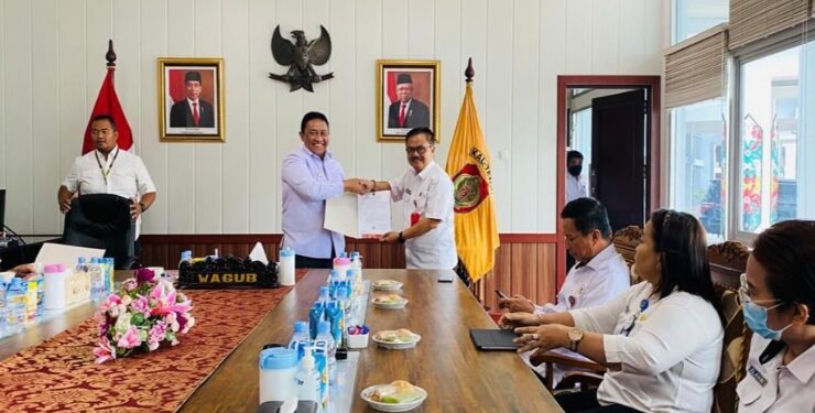 FOTO : IST/MATAKALTENG - Penyerahan Surat Perintah Plh Penjabat Pimpinan Tinggi Pratama dihadiri Sekretaris Daerah Kalteng Nuryakin.