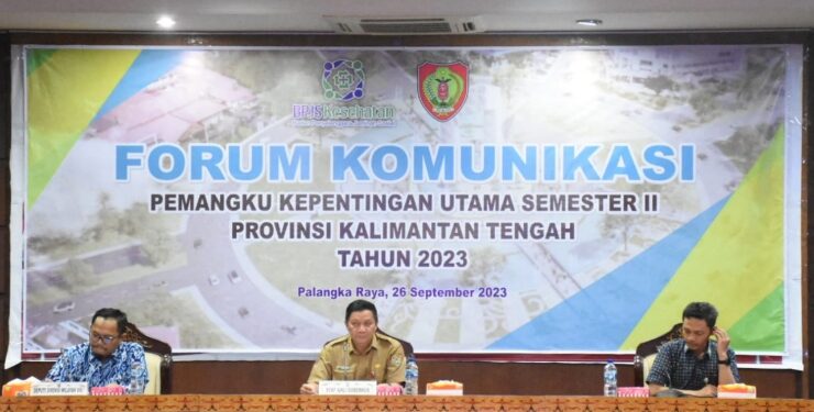 FOTO : IST/MATAKALTENG - Staf Ahli Gubernur bidang KSDM Suhaemi membuka rapat Forum Komunikasi Pemangku Kepentingan Utama Provinsi Kalteng Tahun 2023.