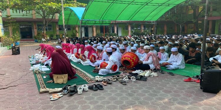 FOTO: DIAN/MATA KALTENG - Grup hadrah dari SMPN 2 Sampit saat tampil dalam acara Maulid Nabi Muhammad SAW, 27 September 2023.