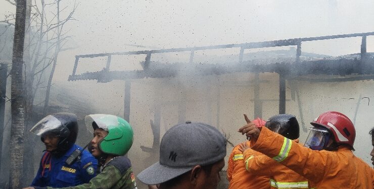 FOTO : AGUS/MATAKALTENG - Kebakaran rumah di Jalan Muchran Ali, Kecamatan Baamang, Kabupaten Kotim, Jumat, 29 September 2023.