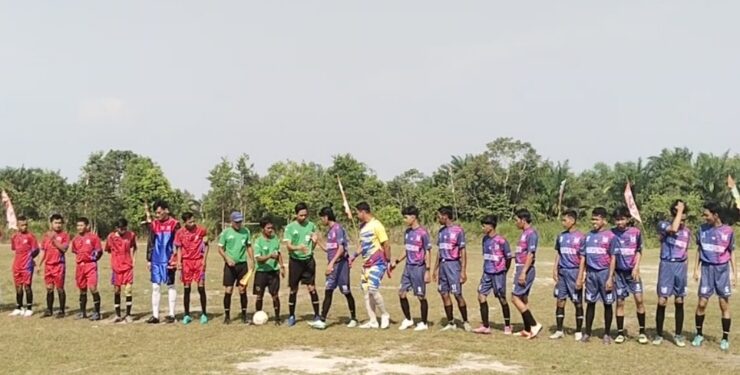 FOTO : IST/MATA KALTENG - Tim Serumpun FC saat melakoni pertandingan Pelangsian CUP 2023 dengan pemain seadanya, Sabtu, 30 September 2023.