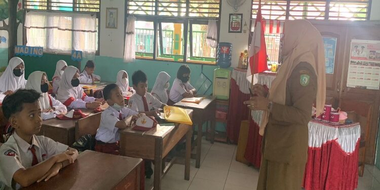 FOTO: Dok/MATA KALTENG - Pembelajaran di SDN 2 MB Hulu belum lama ini.