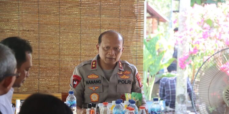 FOTO: MATAKALTENG - Kapolda Kalteng, Irjen Pol Nanang Avianto, saat melakukan rapat konsolidasi pengamanan.