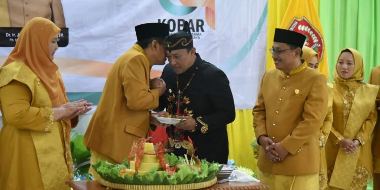 FOTO: IST/MATAKALTENG - Wagub Beramah Tamah Bersama Unsur Pimpinan Pemkab Kobar Usai Upacara Hari Jadi Ke 64 Tahun. 