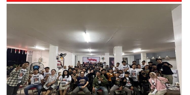 FOTO: IST/MATAKALTENG - Suasana malam keakraban di Posko Relawan Ganjar Bersama Kalteng yang dihadiri 100 orang dari mahasiswa dan organisasi lainnya.