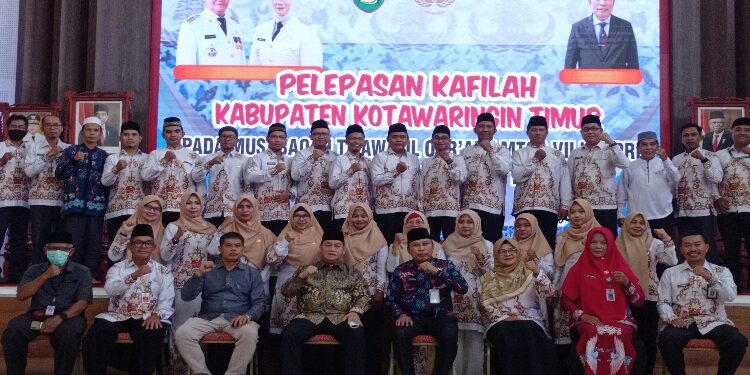 FOTO: DEVIANA/MATAKALTENG - Pejabat Kotim bersama kafilah MTQ VII KORPRI, Jumat 6 Oktober 2023.