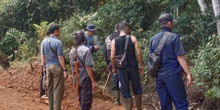 FOTO: IST/MATA KALTENG- Terlihat suasana lokasi peristiwa dugaan penganiayaan anggota Polri oleh komplotan pencuri buah kelapa sawit di PT SCC, Kecamatan Cempaga, Kotim.