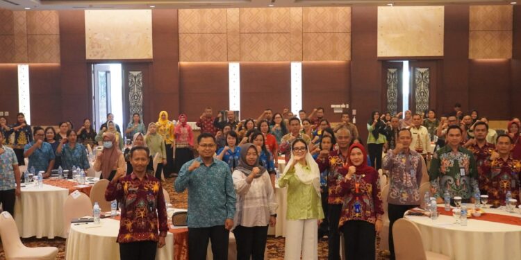 FOTO: OLIVIA/MATAKALTENG - Ketua Tim Penggerak PKK Kalteng, Ivo Sugianto Sabran hadir dan membuka kegiatan Peningkatan Kapasitas Pokjanal Posyandu Regional Wilayah Tengah.