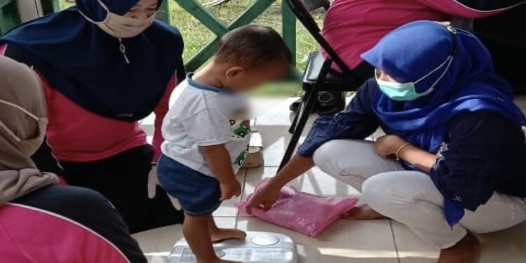 FOTO: DINKES/MATA KALTENG - Kegiatan Posyandu bayi dan balita Puskesmas Ujung Pandaran.