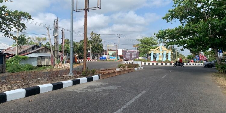 FOTO: ALDI/MATA KALTENG - Kondisi terkini di Kawasan Bundaran I Kuala Pembuang yang sebagian telah dilakukan perbaikan dan peningkatan oleh pemerintah daerah setempat.