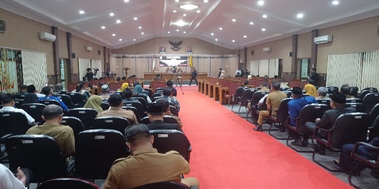 FOTO: DEVIANA/MATAKALTENG - Suasana kegiatan di DPRD Kotim, kepala OPD masih banyak yang diwakilkan, Selasa 10 Oktober 2023.