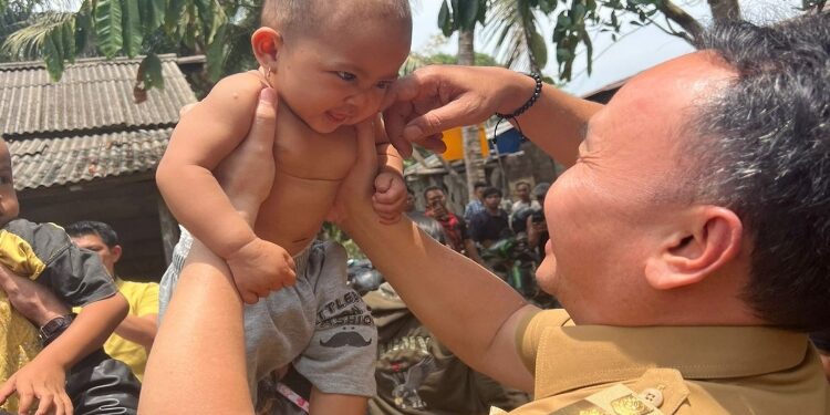 FOTO: IST/MATAKLATENG - Gubernur Kalteng, H Sugianto Sabran Kunjungi Rumah Duka Korban Bentrok di Areal PT HMBP Bangkal.