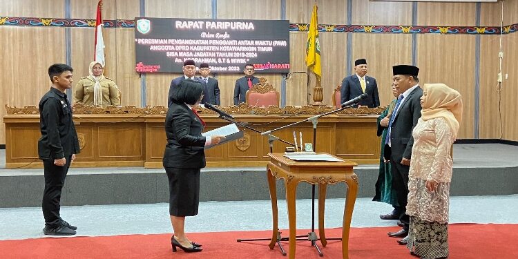 FOTO: DIAN/MATA KALTENG - Pengambilan sumpah jabatan PAW dari Fraksi Demokrat atas nama Noorahman dan Wiwik, 10 Oktober 2023.