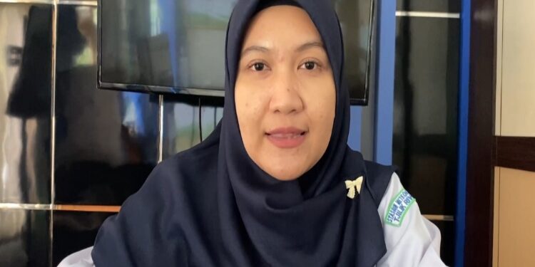 FOTO: RZL/MATAKALTENG - Prakirawan Stasiun Meteorologi Kelas I Tjilik Riwut Palangka Raya, Lian.