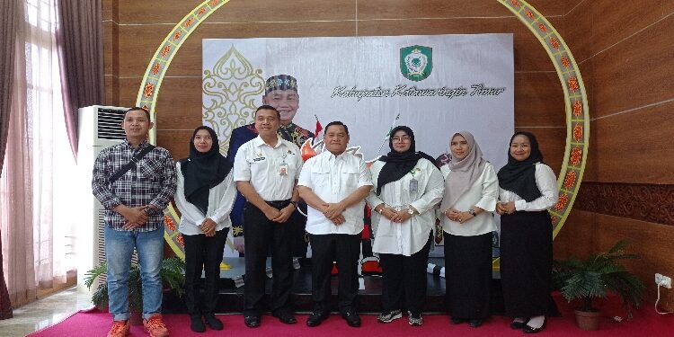 FOTO : DEVIANA/MATAKALTENG - Dispora Kotim bersama Pemuda Pelopor Kotim saat bertemu bupati dan wakil bupati, Rabu 11 Oktober 2023.