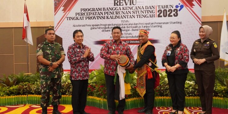 FOTO: MATAKALTENG - Wagub Kalteng, H Edy Pratowo, saat membuka kegiatan Review Program Bangga Kencana dan Percepatan Penurunan Stunting Kalteng Tahun 2023.
