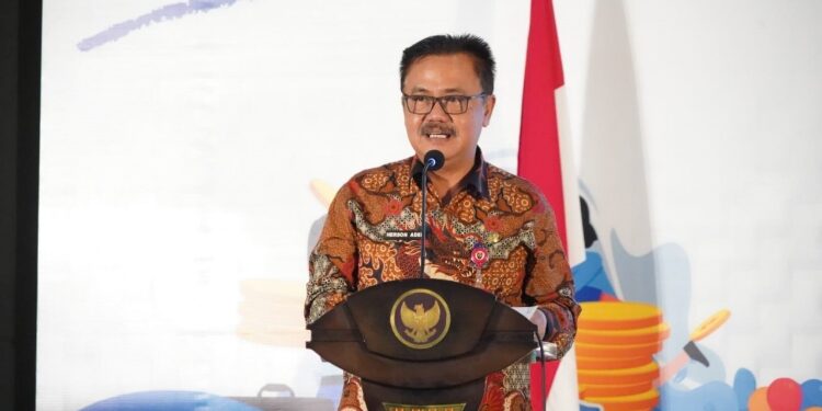 FOTO: MATAKALTENG - Plh Asisten Pemerintahan dan Kesra Setda Kalteng, mewakili Gubernur Kalteng, Herson B Aden.