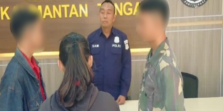 FOTO: MATAKALTENG - Ketua Tim Virtual Police Bidhumas Polda Kalteng, Ipda H Shamsudin, saat memediasi warga Kota Palangka Raya, beberapa waktu lalu.