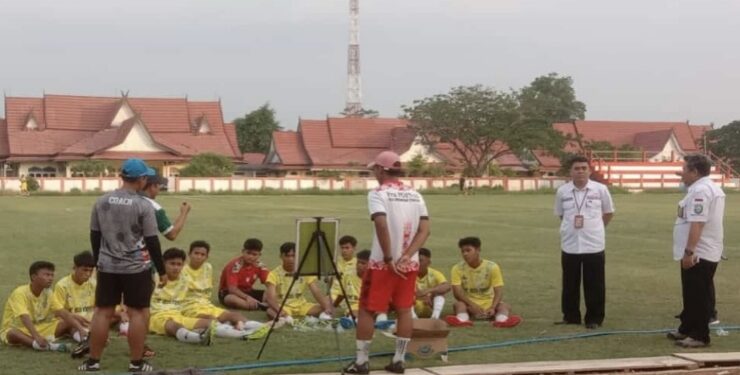 FOTO : DISDIK/MATA KALTENG - Atlet GSI Kabupaten Kotim saat melakukan latihan di Stadion 29 November Sampit.