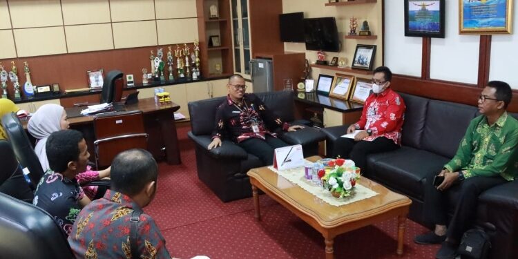 FOTO: OLIVIA/MATAKALTENG - Tim Desk Pemilu dan Pilkada Prov. Kalteng melaksanakan monitoring persiapan Pemilu dan Pilkada 2024 di Kabupaten Seruyan. 