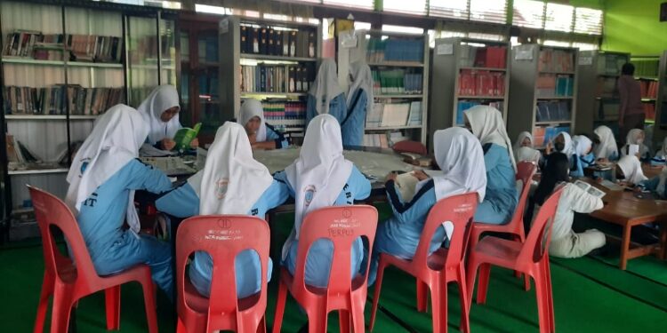 FOTO: DOK/MATA KALTENG - Kegiatan membaca di SMAN 3 Sampit belum lama ini.
