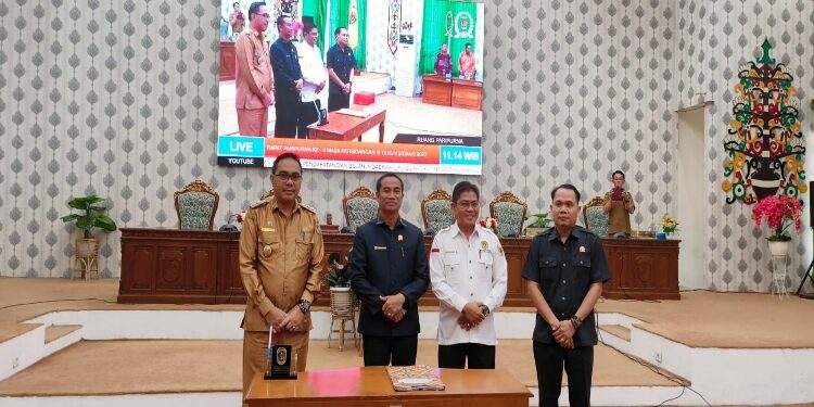 FOTO : MATAKALTENG - Wakil Bupati Katingan Sunardi NT Litang, usai menyampaikan hasil tanggapan pemandangan umum fraksi