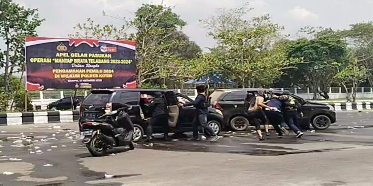 FOTO: AGUS/MATA KALTENG- Simulasi pengaman Pemilu 2024 yang dilakukan Polres Kotim. Selasa, 17 Oktober 2023.