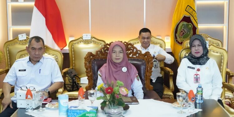 FOTO: MATAKALTENG - Asisten Ekobang Ikuti Webinar KASN Bahas ASN Sikapi Tahun Politik.
