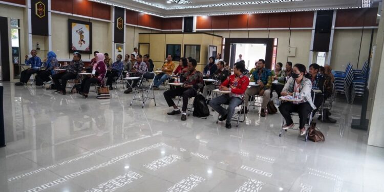 FOTO: VI/MATAKALTENG - Calon Anggota KI Kalteng periode 2024 – 2027 yang mengikuti Tahapan Psikotest dan Dinamika Kelompok.