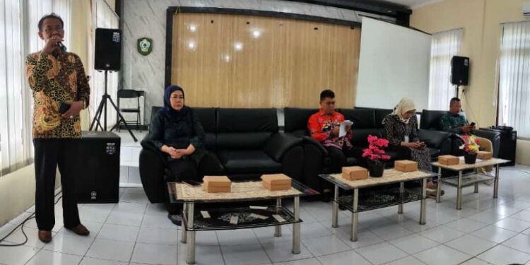 FOTO: DIAN/MATA KALTENG - Sosialisasi program ayo kembali ke sekolah di Aula Disdik Kotim, 19 Oktober 2023.