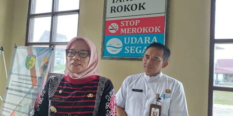 FOTO: RZL/MATAKALTENG - Pj Wali Kota Palangka Raya, Hera Nugrahayu, didampingi oleh Plt Kepala BPBD Kota, Berlianto.